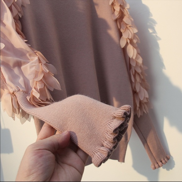 New! Gorgeous Feminine Petal Sleeve Ruffle Sweater - Picture 8 of 8
